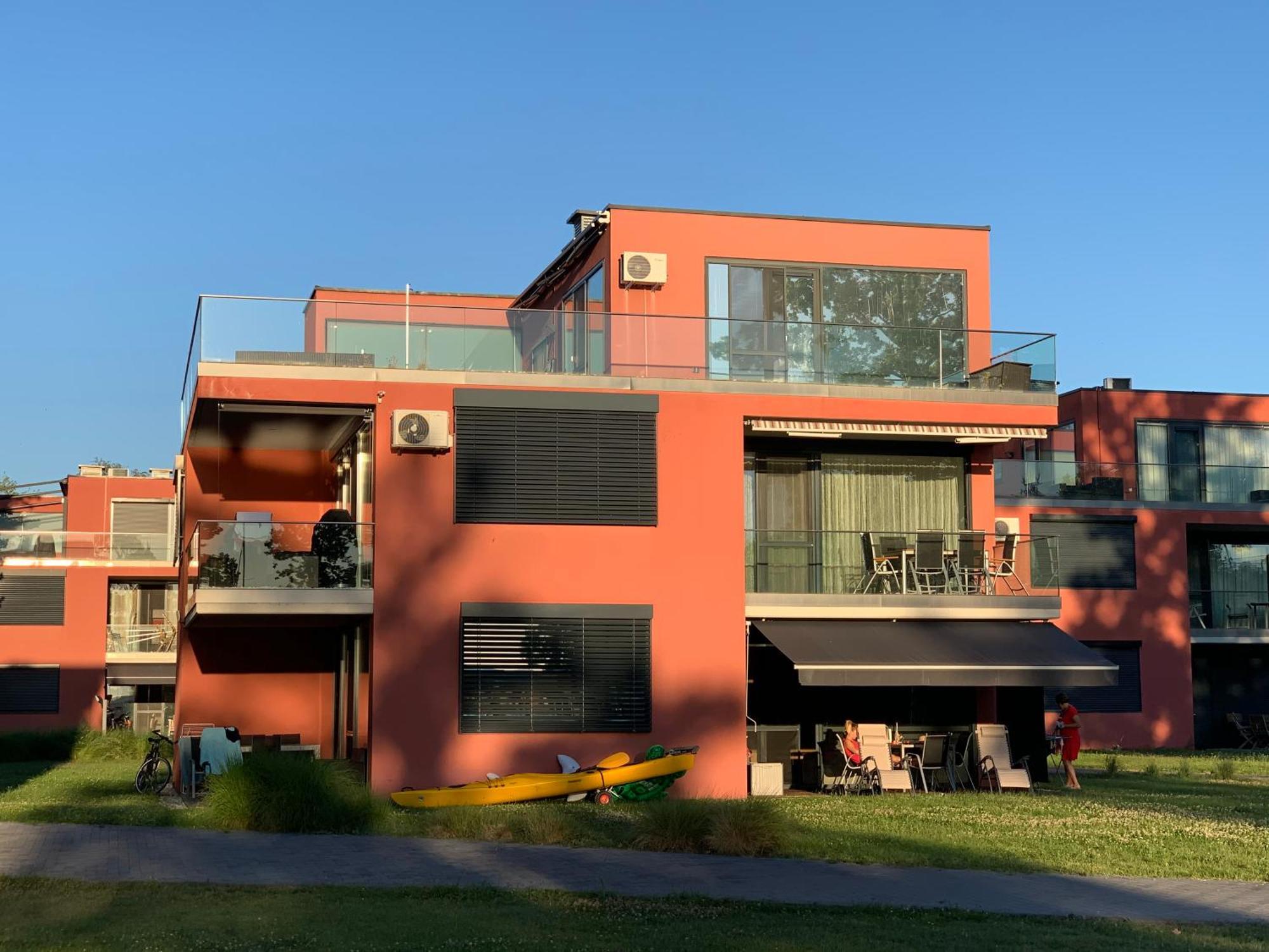 Bavaria Club Apartman Balatonlelle Exteriör bild