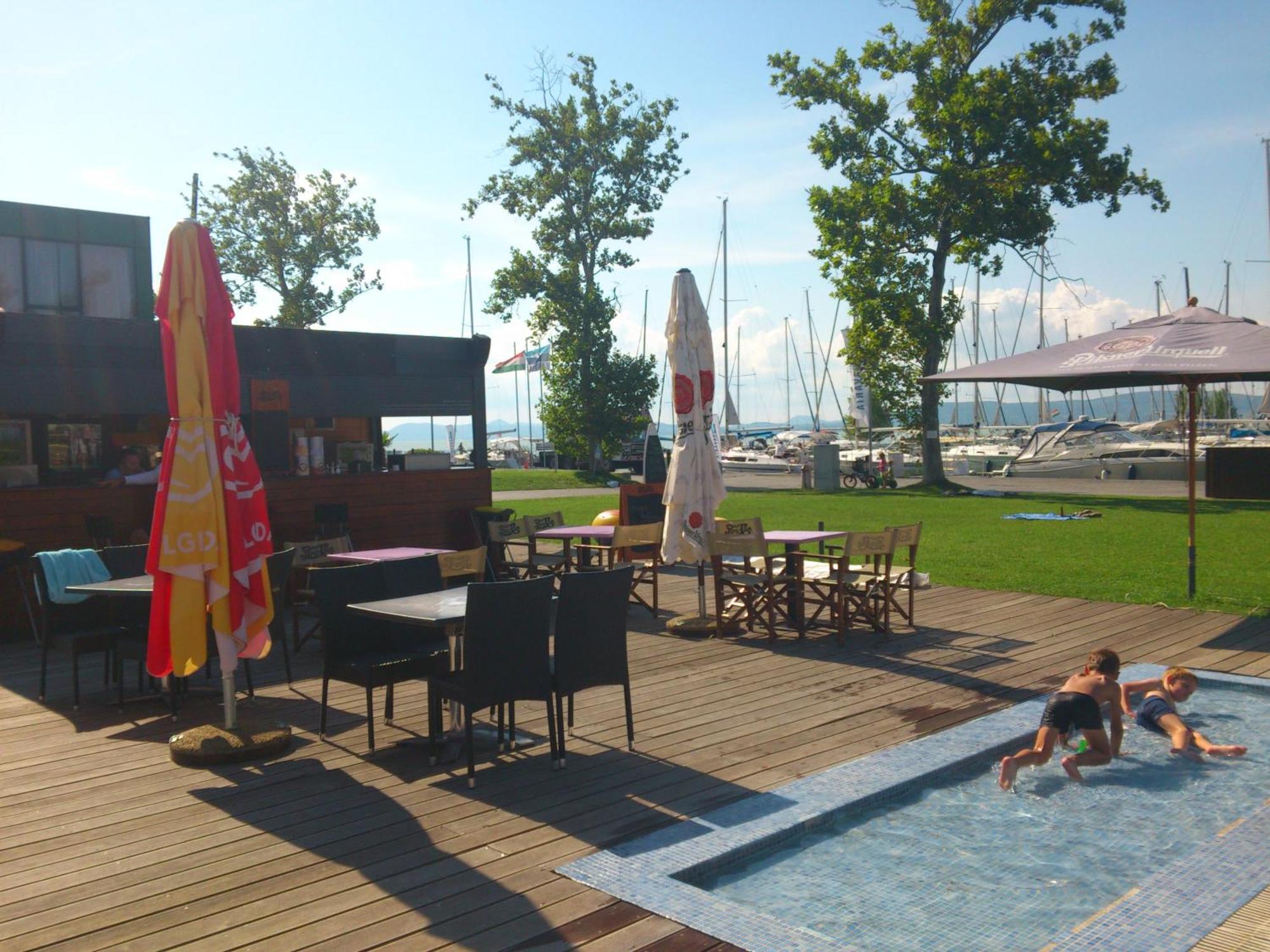 Bavaria Club Apartman Balatonlelle Exteriör bild
