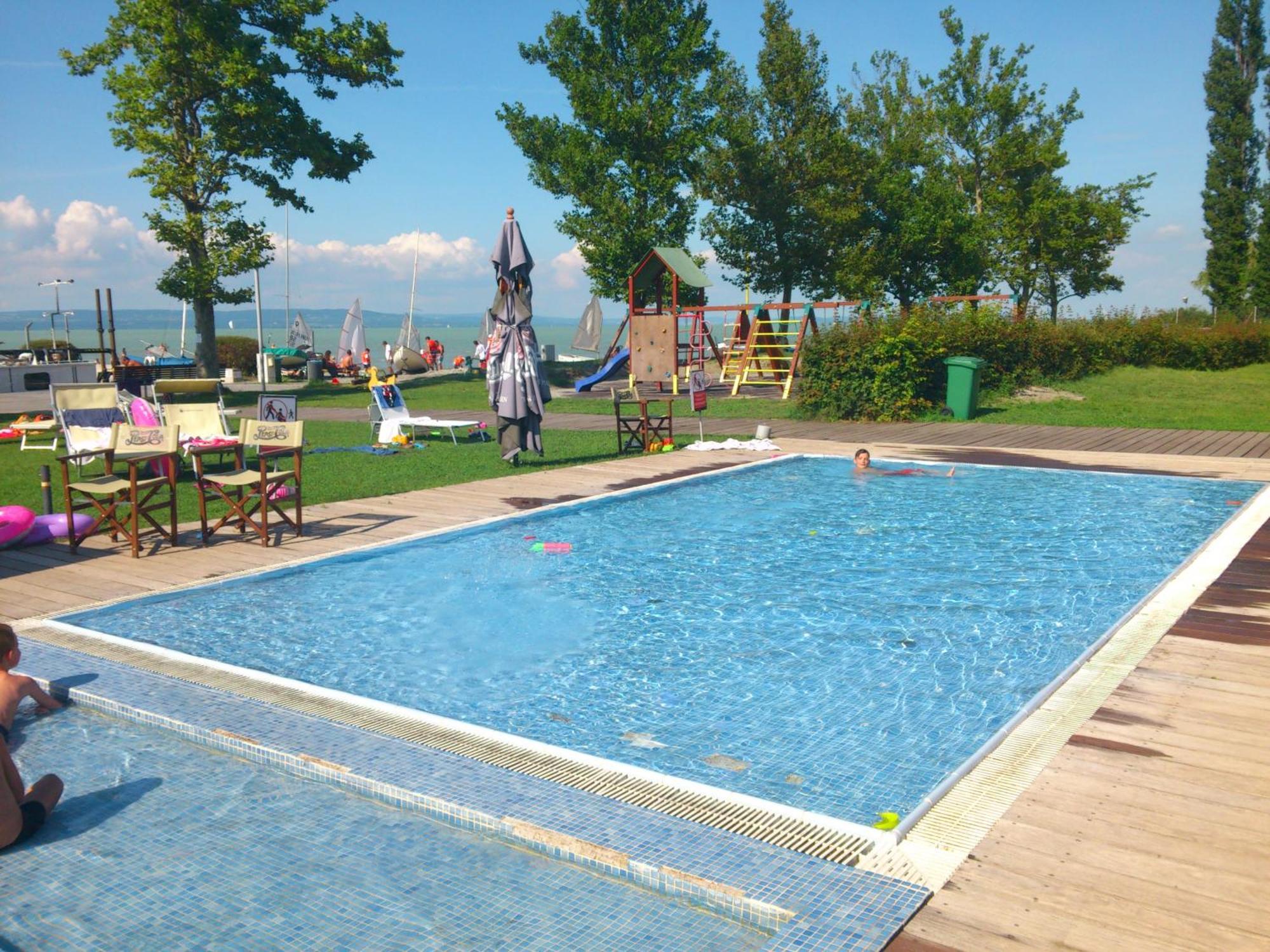 Bavaria Club Apartman Balatonlelle Exteriör bild