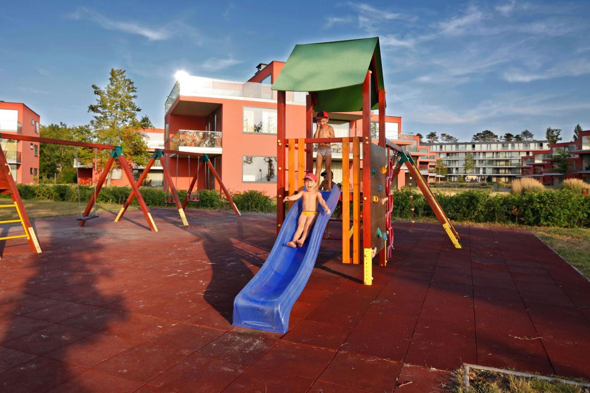 Bavaria Club Apartman Balatonlelle Exteriör bild